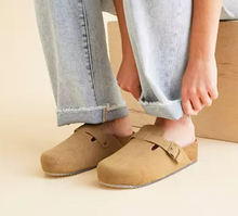 Load image into Gallery viewer, MIA Qwest Platform Clog in Beige
