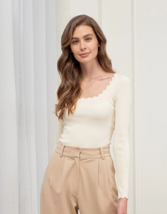 Long Sleeve Scallop Hem Sweater in Oatmeal