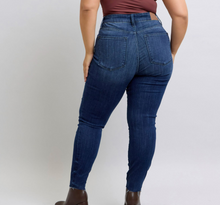 Load image into Gallery viewer, Judy Blue Mid Rise Dark Wash Classic Skinny with Raw Hem
