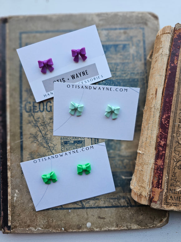 Bow Stud Babes
