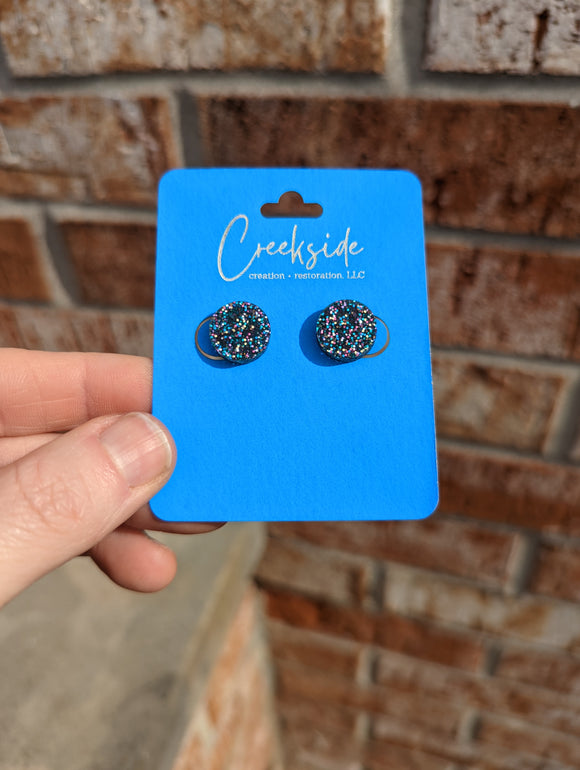 Circlular acrylic stud earrings