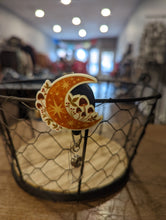 Load image into Gallery viewer, Badge Reels with alligator clip
